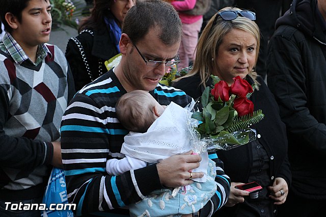 Centenares de personas ofrecen miles de flores a la patrona Santa Eulalia en la tradicional ofrenda 2013 - 290