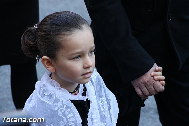 Centenares de personas ofrecen miles de flores a la patrona Santa Eulalia en la tradicional ofrenda 2013 - 292