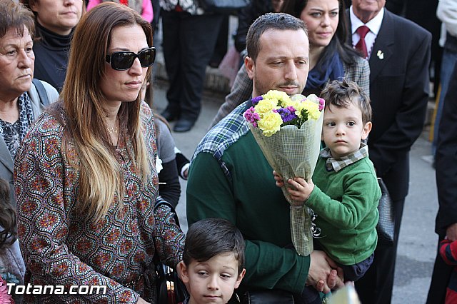 Centenares de personas ofrecen miles de flores a la patrona Santa Eulalia en la tradicional ofrenda 2013 - 311