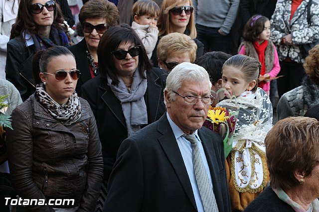 Centenares de personas ofrecen miles de flores a la patrona Santa Eulalia en la tradicional ofrenda 2013 - 314