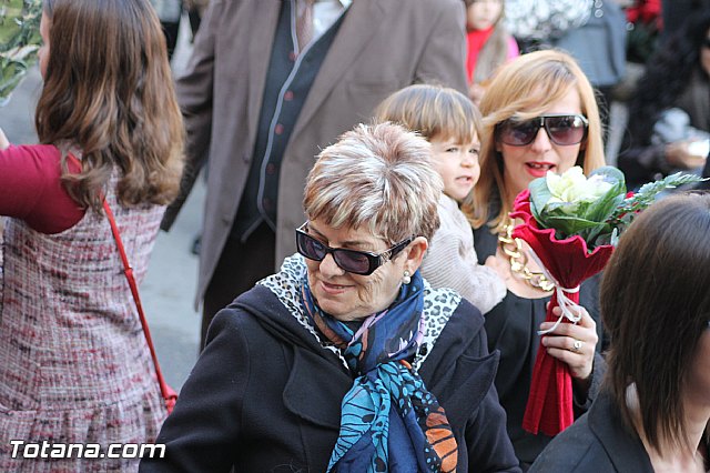 Centenares de personas ofrecen miles de flores a la patrona Santa Eulalia en la tradicional ofrenda 2013 - 316