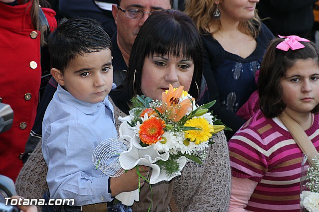 Centenares de personas ofrecen miles de flores a la patrona Santa Eulalia en la tradicional ofrenda 2013 - 322