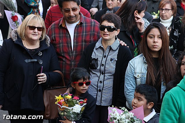Centenares de personas ofrecen miles de flores a la patrona Santa Eulalia en la tradicional ofrenda 2013 - 343
