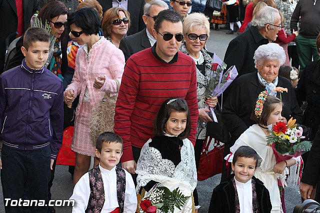 Centenares de personas ofrecen miles de flores a la patrona Santa Eulalia en la tradicional ofrenda 2013 - 348