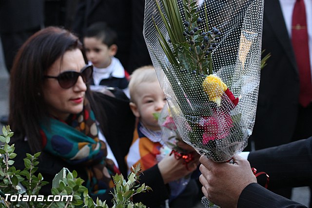 Centenares de personas ofrecen miles de flores a la patrona Santa Eulalia en la tradicional ofrenda 2013 - 350
