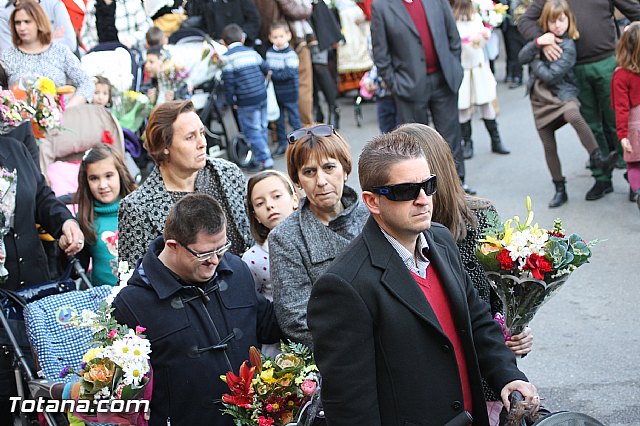 Centenares de personas ofrecen miles de flores a la patrona Santa Eulalia en la tradicional ofrenda 2013 - 354