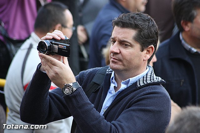 Centenares de personas ofrecen miles de flores a la patrona Santa Eulalia en la tradicional ofrenda 2013 - 360