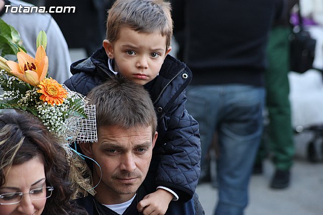 Centenares de personas ofrecen miles de flores a la patrona Santa Eulalia en la tradicional ofrenda 2013 - 362
