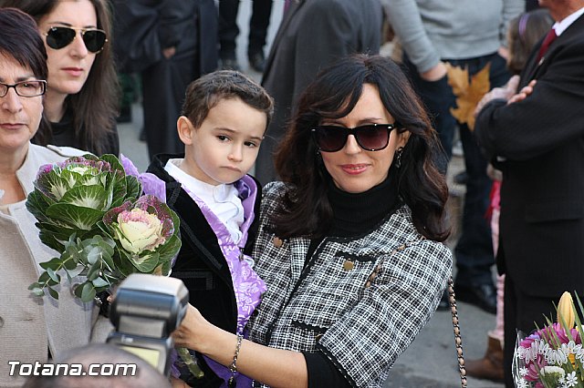 Centenares de personas ofrecen miles de flores a la patrona Santa Eulalia en la tradicional ofrenda 2013 - 364