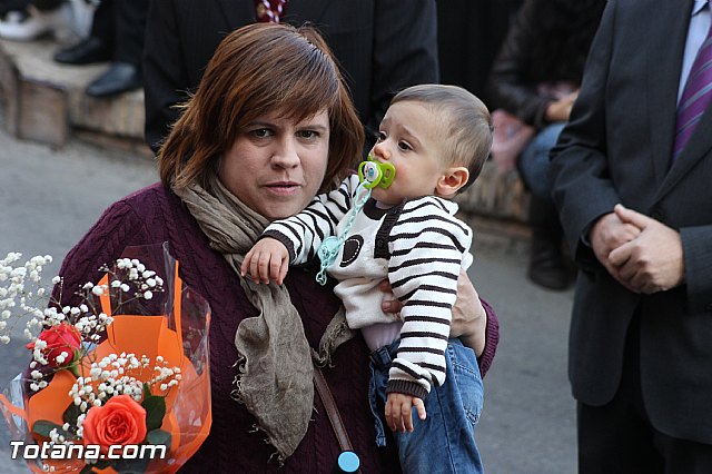Centenares de personas ofrecen miles de flores a la patrona Santa Eulalia en la tradicional ofrenda 2013 - 379