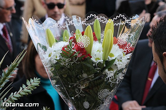 Centenares de personas ofrecen miles de flores a la patrona Santa Eulalia en la tradicional ofrenda 2013 - 388