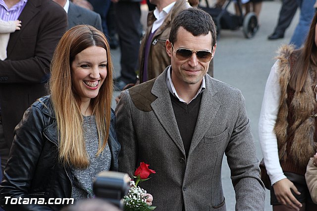 Centenares de personas ofrecen miles de flores a la patrona Santa Eulalia en la tradicional ofrenda 2013 - 390