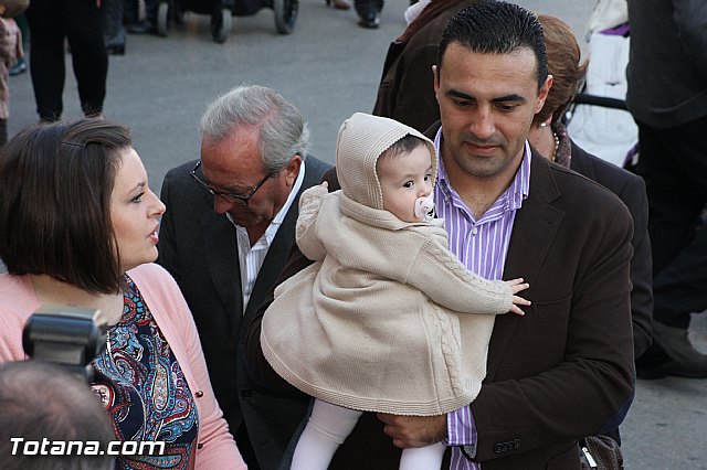 Centenares de personas ofrecen miles de flores a la patrona Santa Eulalia en la tradicional ofrenda 2013 - 391