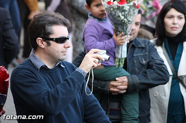 Centenares de personas ofrecen miles de flores a la patrona Santa Eulalia en la tradicional ofrenda 2013 - 398