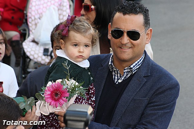 Centenares de personas ofrecen miles de flores a la patrona Santa Eulalia en la tradicional ofrenda 2013 - 408