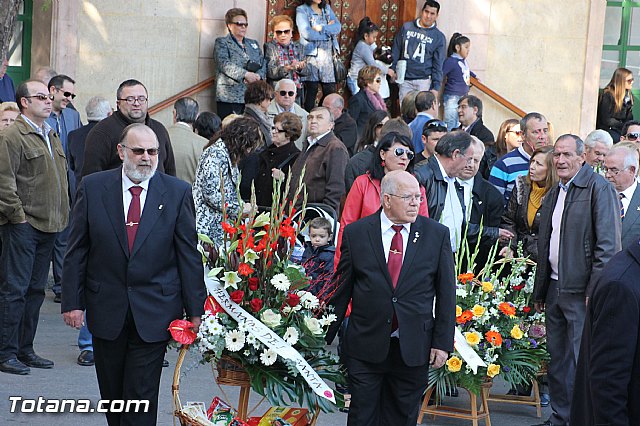 Centenares de personas ofrecen miles de flores a la patrona Santa Eulalia en la tradicional ofrenda 2013 - 413