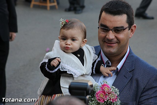 Centenares de personas ofrecen miles de flores a la patrona Santa Eulalia en la tradicional ofrenda 2013 - 415