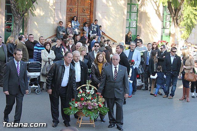 Centenares de personas ofrecen miles de flores a la patrona Santa Eulalia en la tradicional ofrenda 2013 - 420