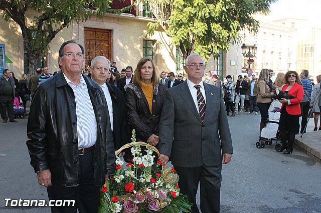 Centenares de personas ofrecen miles de flores a la patrona Santa Eulalia en la tradicional ofrenda 2013 - 423