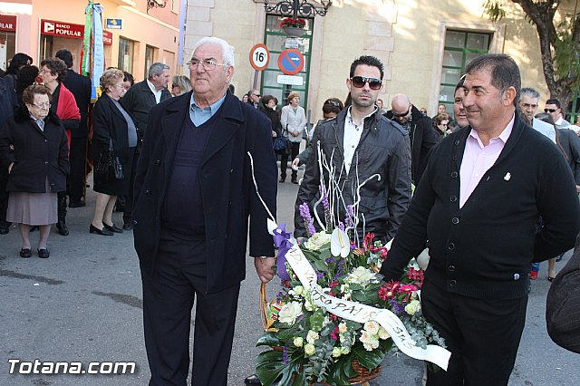 Centenares de personas ofrecen miles de flores a la patrona Santa Eulalia en la tradicional ofrenda 2013 - 425