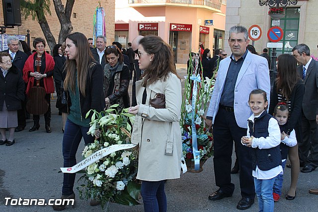 Centenares de personas ofrecen miles de flores a la patrona Santa Eulalia en la tradicional ofrenda 2013 - 426
