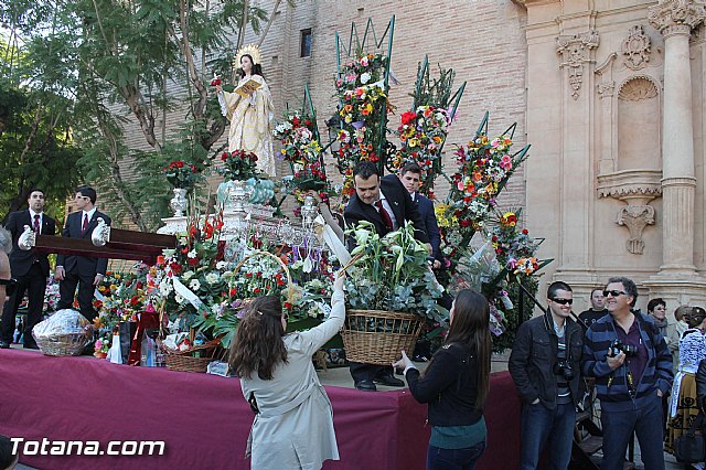 Centenares de personas ofrecen miles de flores a la patrona Santa Eulalia en la tradicional ofrenda 2013 - 427