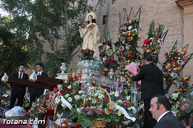 Centenares de personas ofrecen miles de flores a la patrona Santa Eulalia en la tradicional ofrenda 2013 - 433