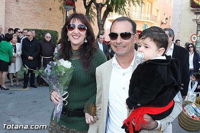 Centenares de personas ofrecen miles de flores a la patrona Santa Eulalia en la tradicional ofrenda 2013 - 440