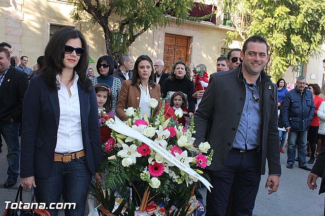 Centenares de personas ofrecen miles de flores a la patrona Santa Eulalia en la tradicional ofrenda 2013 - 441