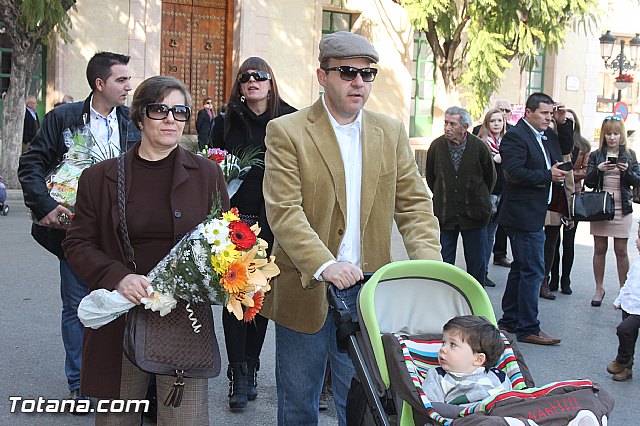 Centenares de personas ofrecen miles de flores a la patrona Santa Eulalia en la tradicional ofrenda 2013 - 454