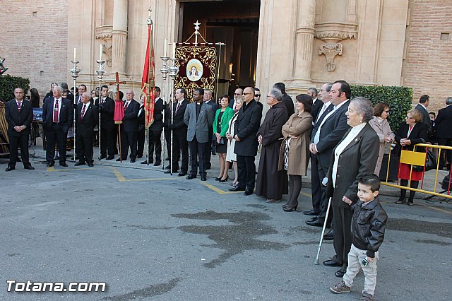 Centenares de personas ofrecen miles de flores a la patrona Santa Eulalia en la tradicional ofrenda 2013 - 455