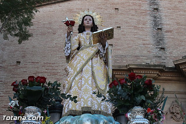 Centenares de personas ofrecen miles de flores a la patrona Santa Eulalia en la tradicional ofrenda 2013 - 461