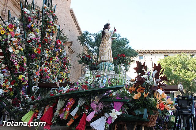 Centenares de personas ofrecen miles de flores a la patrona Santa Eulalia en la tradicional ofrenda 2013 - 467