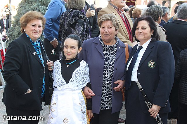 Centenares de personas ofrecen miles de flores a la patrona Santa Eulalia en la tradicional ofrenda 2013 - 476