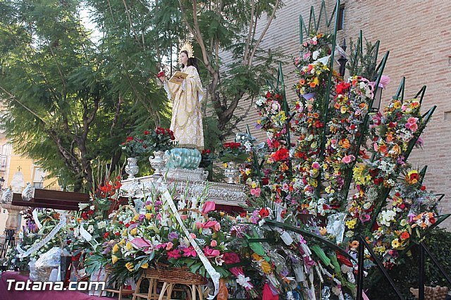 Centenares de personas ofrecen miles de flores a la patrona Santa Eulalia en la tradicional ofrenda 2013 - 477
