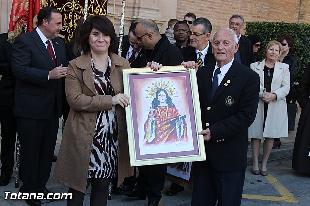 Centenares de personas ofrecen miles de flores a la patrona Santa Eulalia en la tradicional ofrenda 2013 - 479