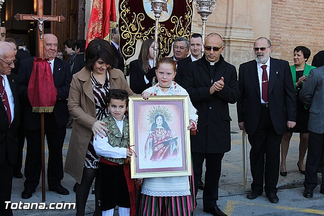 Centenares de personas ofrecen miles de flores a la patrona Santa Eulalia en la tradicional ofrenda 2013 - 480