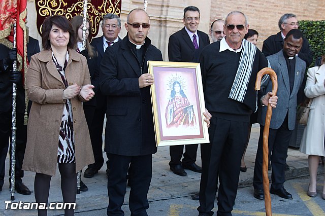 Centenares de personas ofrecen miles de flores a la patrona Santa Eulalia en la tradicional ofrenda 2013 - 481