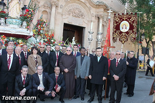 Centenares de personas ofrecen miles de flores a la patrona Santa Eulalia en la tradicional ofrenda 2013 - 485
