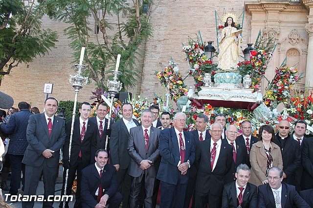 Centenares de personas ofrecen miles de flores a la patrona Santa Eulalia en la tradicional ofrenda 2013 - 486