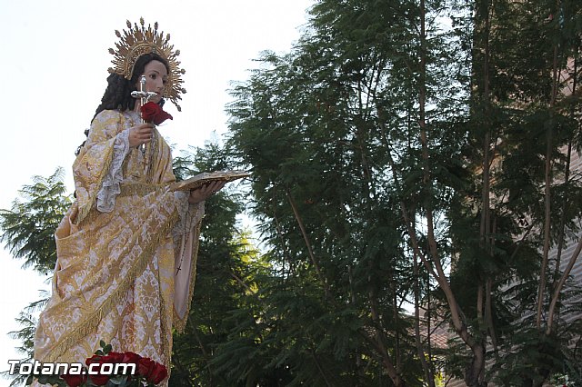Centenares de personas ofrecen miles de flores a la patrona Santa Eulalia en la tradicional ofrenda 2013 - 490