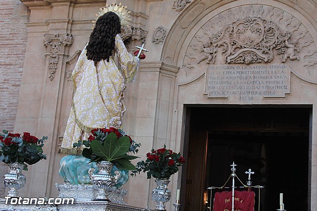 Centenares de personas ofrecen miles de flores a la patrona Santa Eulalia en la tradicional ofrenda 2013 - 492
