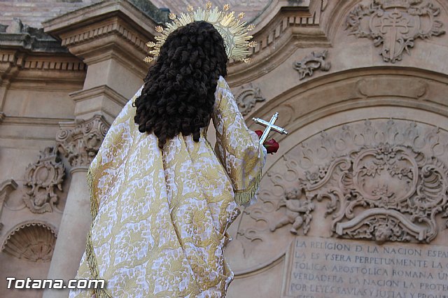 Centenares de personas ofrecen miles de flores a la patrona Santa Eulalia en la tradicional ofrenda 2013 - 493