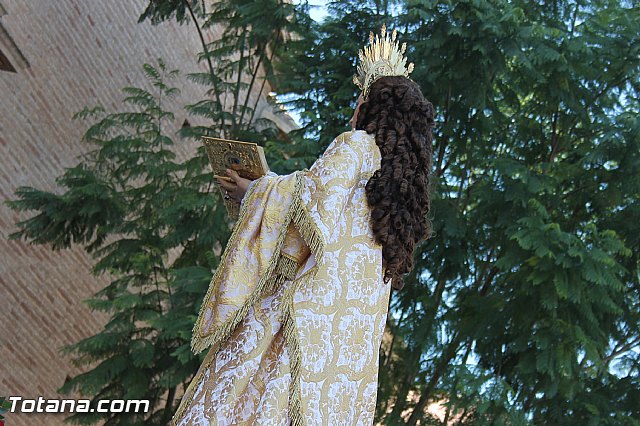 Centenares de personas ofrecen miles de flores a la patrona Santa Eulalia en la tradicional ofrenda 2013 - 494