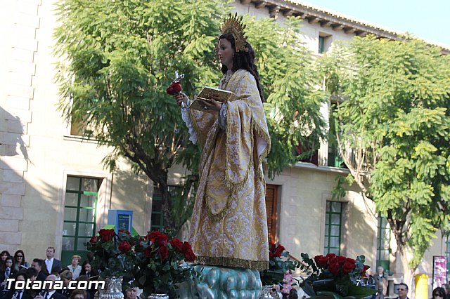 Centenares de personas ofrecen miles de flores a la patrona Santa Eulalia en la tradicional ofrenda 2013 - 496
