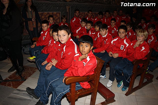Escuela de ftbol - Ofrenda floral a Santa Eulalia 2011 - 6
