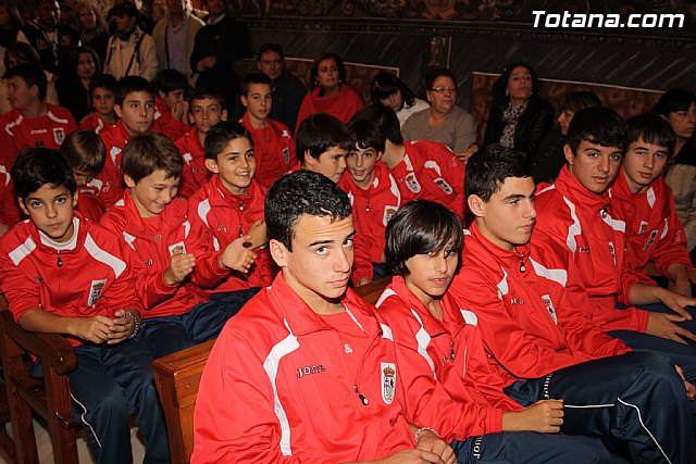 Escuela de ftbol - Ofrenda floral a Santa Eulalia 2011 - 16