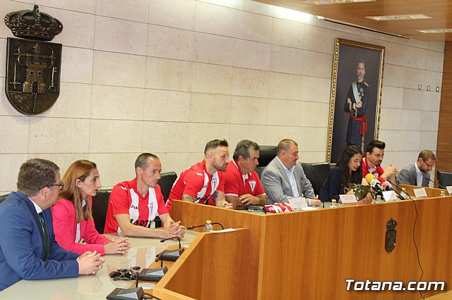 Recepcin institucional al Olmpico de Totana tras su ascenso a Tercera Divisin - 46