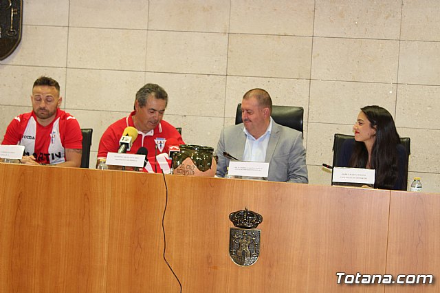 Recepcin institucional al Olmpico de Totana tras su ascenso a Tercera Divisin - 58