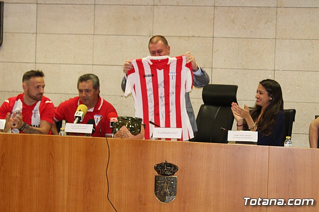 Recepcin institucional al Olmpico de Totana tras su ascenso a Tercera Divisin - 60